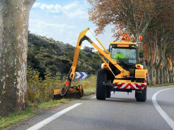 Manutenzione e pulizia di una strada Manutenzione e pulizia di una strada