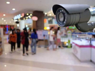 telecamera videosorveglianza in un centro commerciale telecamera videosorveglianza in un centro commerciale