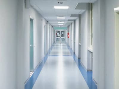 corridoio di un ospedale corridoio di un ospedale