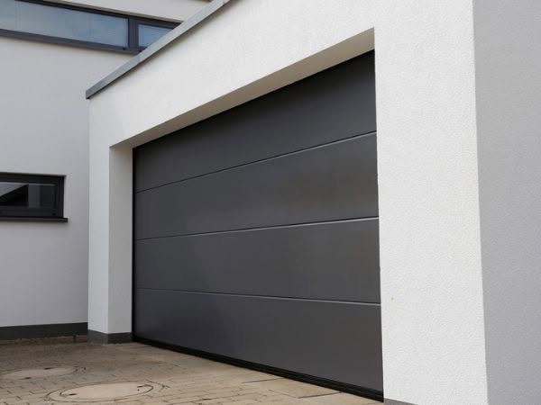 Basculante garage per manutenzione